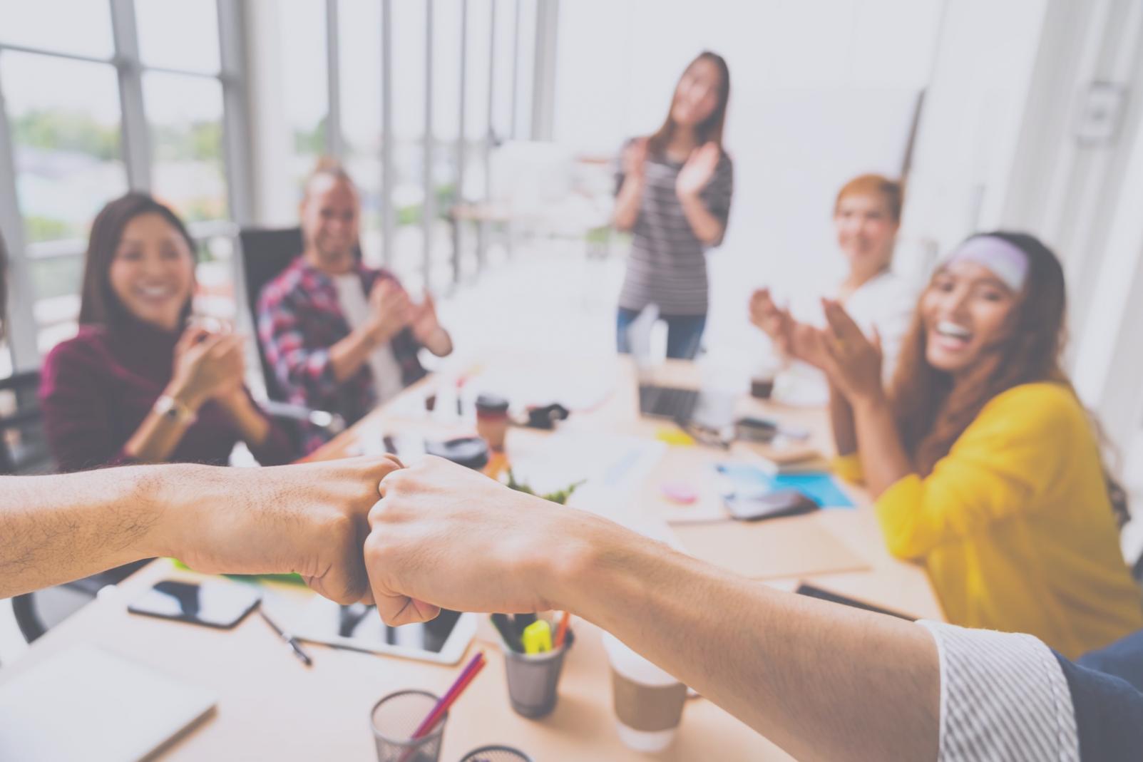 Ambiente di apprendimento online con materiali didattici strutturati