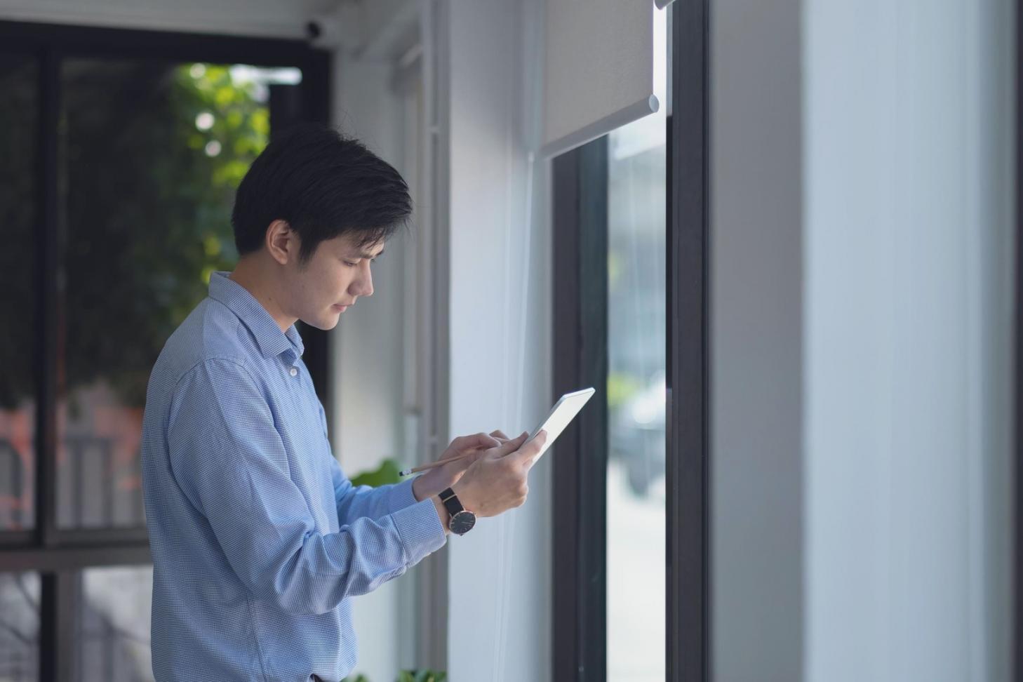 Ambiente educativo dinamico con sessioni di apprendimento attive